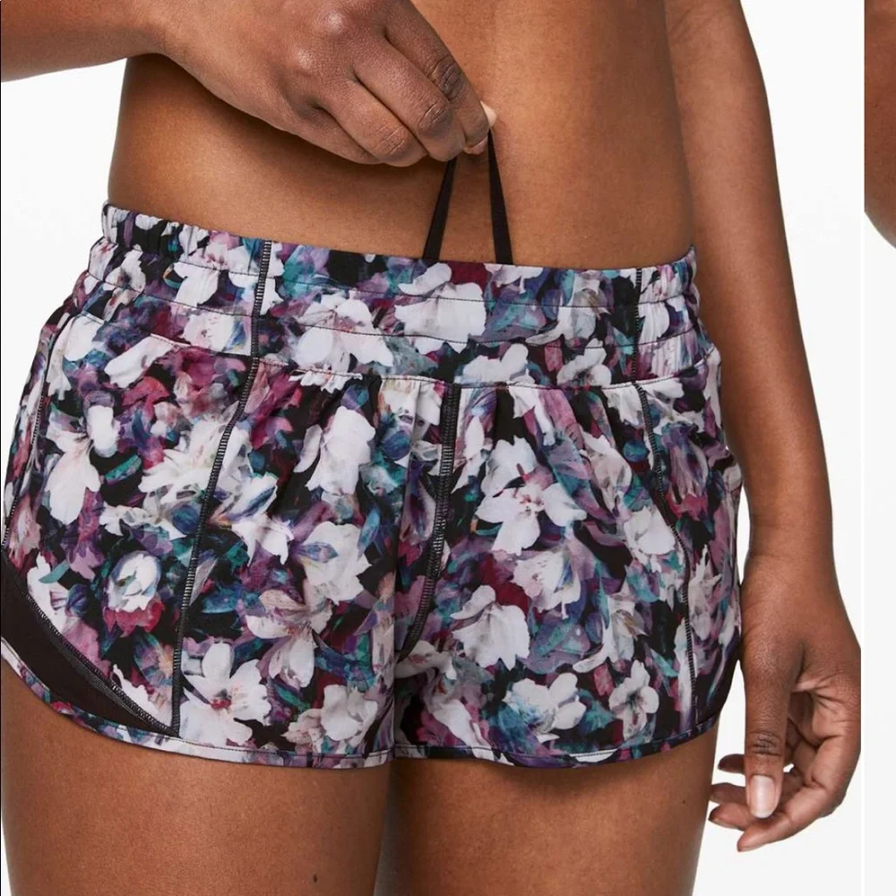 Lululemon Hotty hot short 2 2.5” - Picture 11 of 12